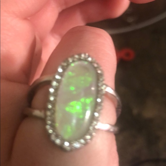 Pretty ring - Picture 1 of 1